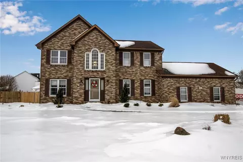 42 Camelot Dr, West Seneca, NY 14224