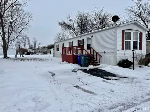 2315 Oak Ln, Newfane, NY 14108