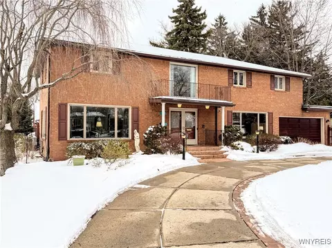 30 Longleat Pkwy, Amherst, NY 14226