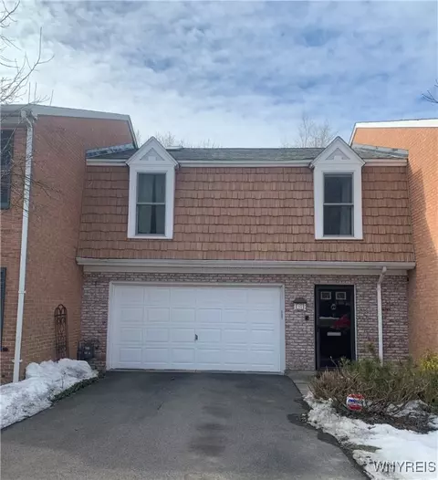 17 Halwill Dr, Amherst, NY 14226