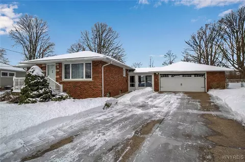 1272 96th St, Niagara Falls, NY 14304