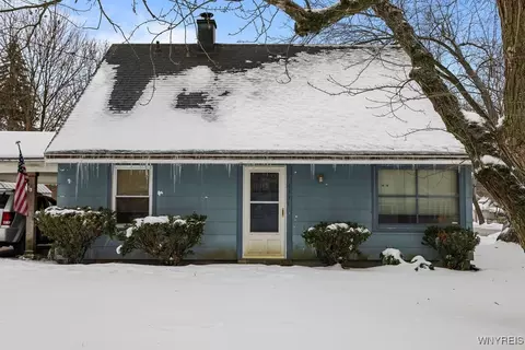 4331 Crescent Dr, Niagara Falls, NY 14305