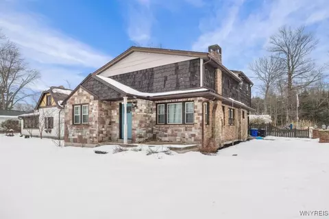 9723 Lenox St, Evans, NY 14006