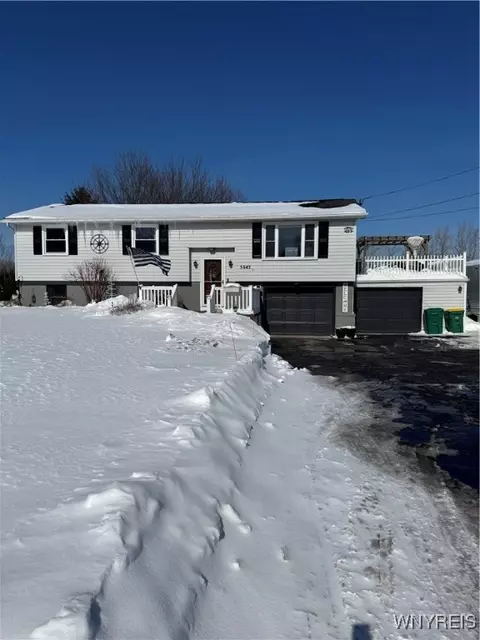 5645 Young Rd, Lockport, NY 14094