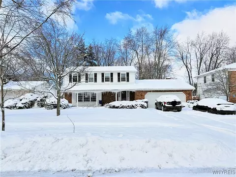 131 Chaumont Dr, Amherst, NY 14221