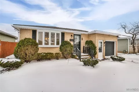 25 Karen Ln, Depew, NY 14043