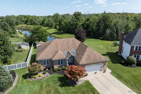 6 Dorchester Ct, Lancaster, NY 14086