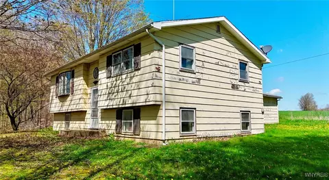 2636 Simmons Rd, Perry, NY 14530