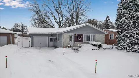 53 Ayrault Dr, Amherst, NY 14228