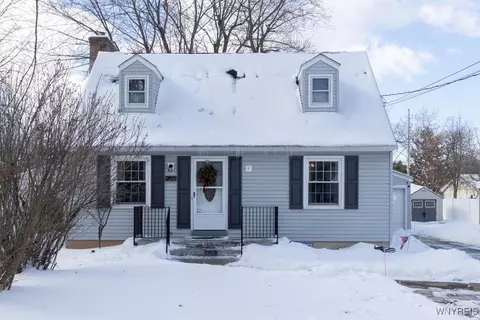 250 Seneca Pl, Lancaster, NY 14086