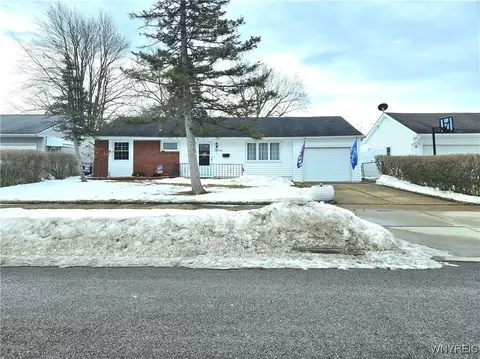 1745 Leah Dr, North Tonawanda, NY 14120