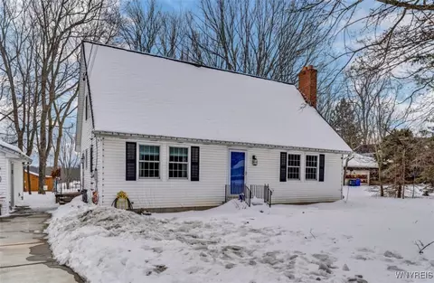 4836 Beach Ridge Rd, Pendleton, NY 14094