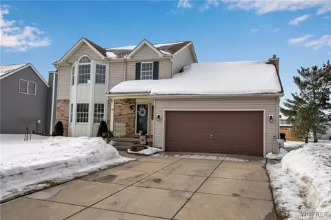 8 Hidden Trl, Lancaster, NY 14086