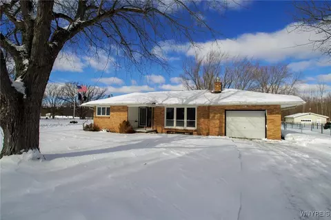7408 Michael Rd, Orchard Park, NY 14127