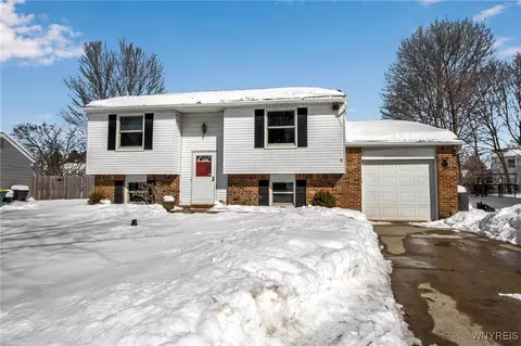 7001 Academy Ln, Lockport, NY 14094