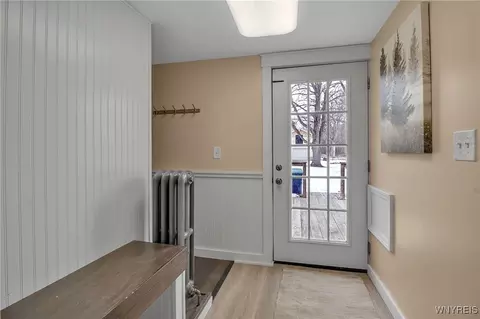 Entry Way - 5529 Tonawanda Creek Rd, Pendleton, NY 14120 photo 3 of 8