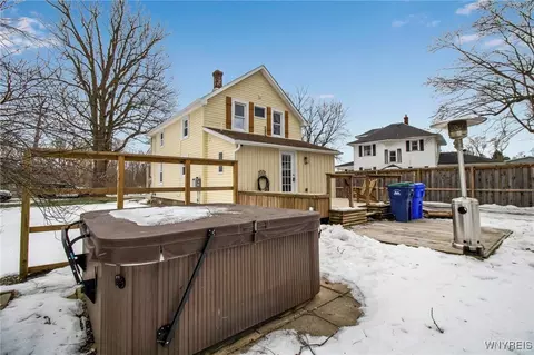 Exterior - 5529 Tonawanda Creek Rd, Pendleton, NY 14120 photo 4 of 6