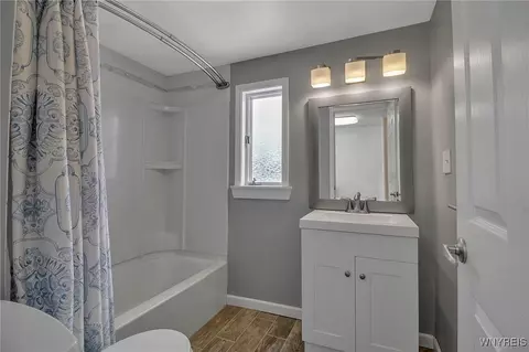 Bath - 5529 Tonawanda Creek Rd, Pendleton, NY 14120 photo 1 of 3