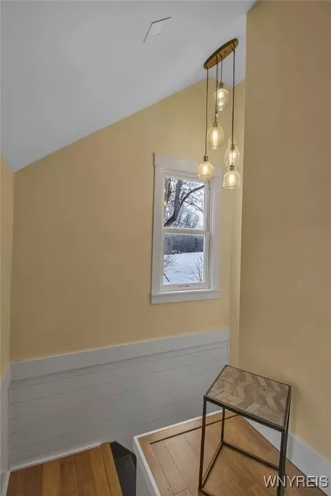 Entry Way - 5529 Tonawanda Creek Rd, Pendleton, NY 14120 photo 5 of 8