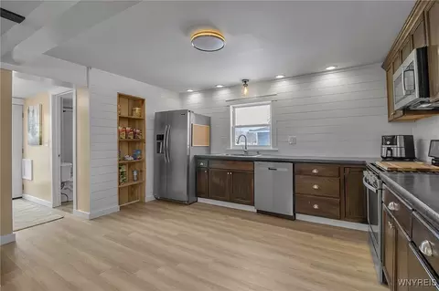 Kitchen - 5529 Tonawanda Creek Rd, Pendleton, NY 14120 photo 2 of 2