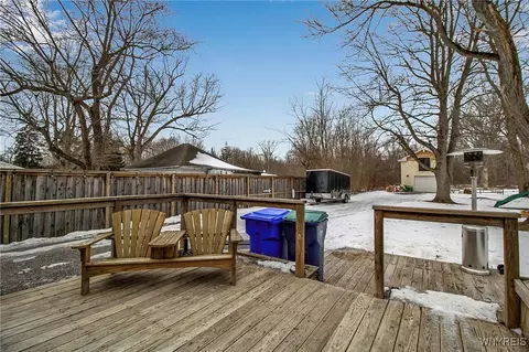 Exterior - 5529 Tonawanda Creek Rd, Pendleton, NY 14120 photo 5 of 6