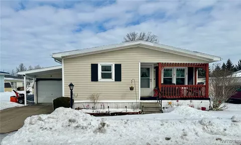 37 Juniper Ln, Cheektowaga, NY 14227