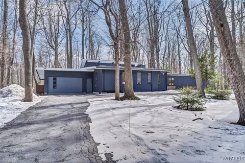 395 Hopkins Rd, Amherst, NY 14221