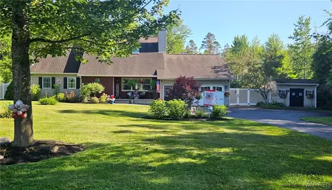 2145 Lapham Rd, Aurora, NY 14052