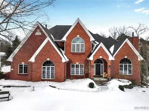 20 Lakeridge South Dr, Orchard Park, NY 14127