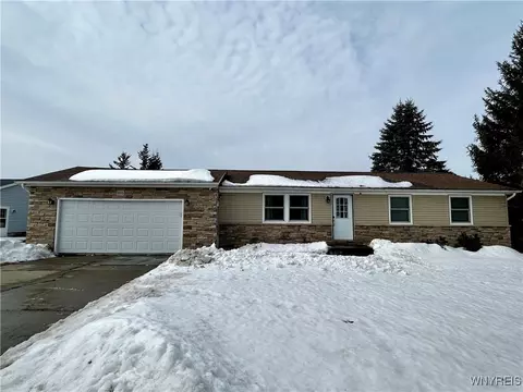 1696 Willow Woods St, Alden, NY 14004
