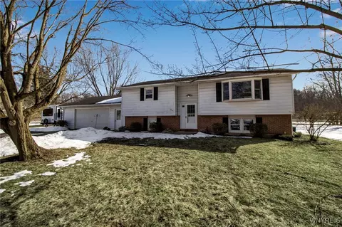 8534 East Ave, Royalton, NY 14067