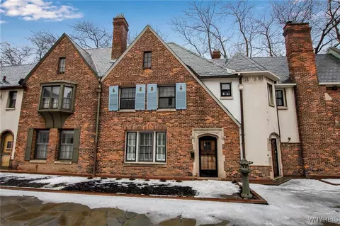 3 Mayfair Ln, Buffalo, NY 14201