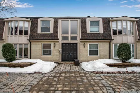 32 Bernhardt Dr #7, Amherst, NY 14226