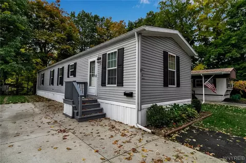 6 S Carefree Ln, Cheektowaga, NY 14227