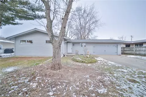 54 Barnett Dr, West Seneca, NY 14224