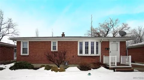 4745 Morgan Pkwy, Hamburg, NY 14075
