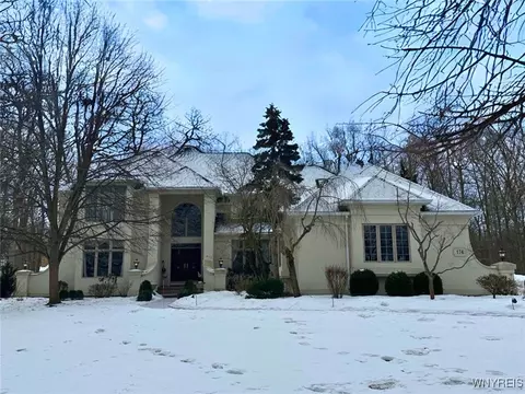 174 Spicer Creek Run, Grand Island, NY 14072