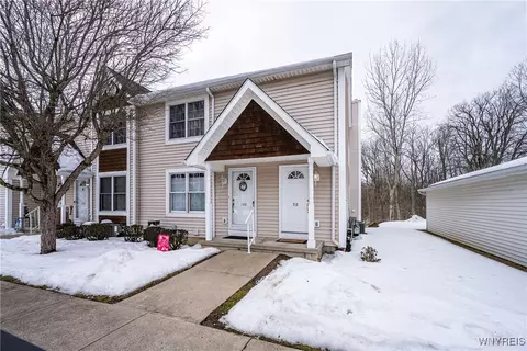 98 Olde Stone Ln, Lancaster, NY 14086
