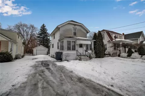 32 S New York St, Lockport, NY 14094