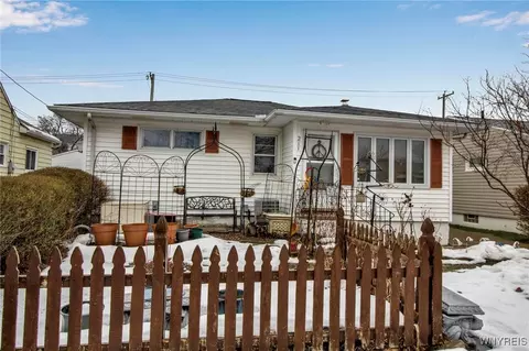 211 Hoover Ave, Tn Of Tona, NY 14217