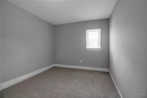 Bedroom - 413 14th St, Buffalo, NY 14213 photo 3 of 11