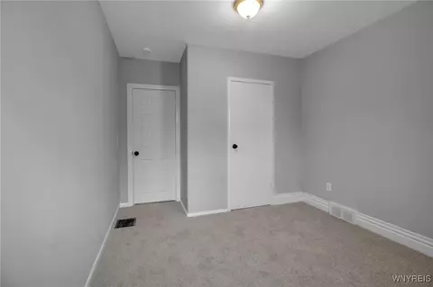 Bedroom - 413 14th St, Buffalo, NY 14213 photo 4 of 11