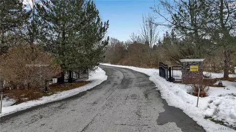 5115 Kraus Ln, Clarence, NY 14031