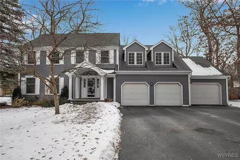 72 Wood Acres Dr, East Amherst, NY 14051