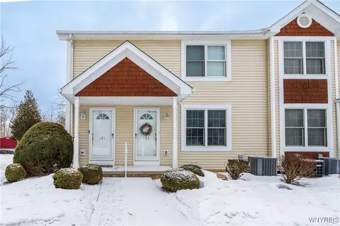 121 Olde Stone Ln, Lancaster, NY 14086