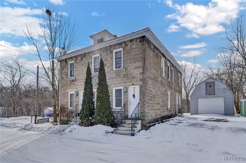 55 York St, Evans, NY 14006