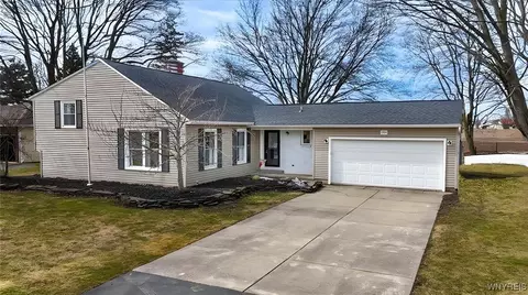 5904 Hoover Rd, Sanborn, NY 14132