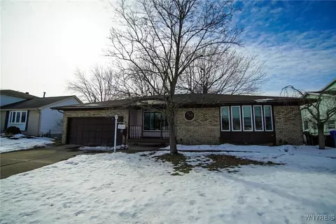 124 Annette Dr, West Seneca, NY 14224