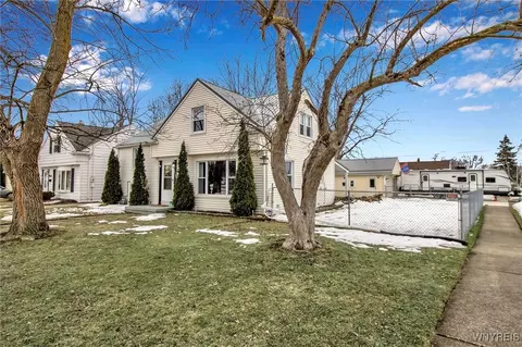4980 Chapman Pkwy, Hamburg, NY 14075
