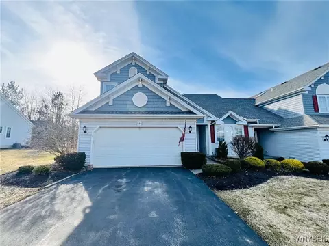 2850 Amsdell Rd #9, Hamburg, NY 14075